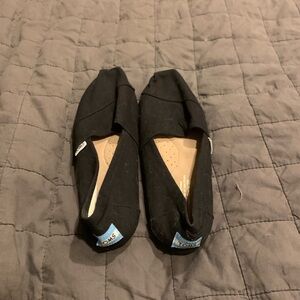 Black TOMS Flats